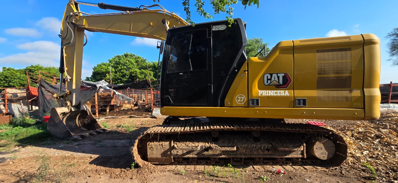 Excavadora CAT 320GC · exterior