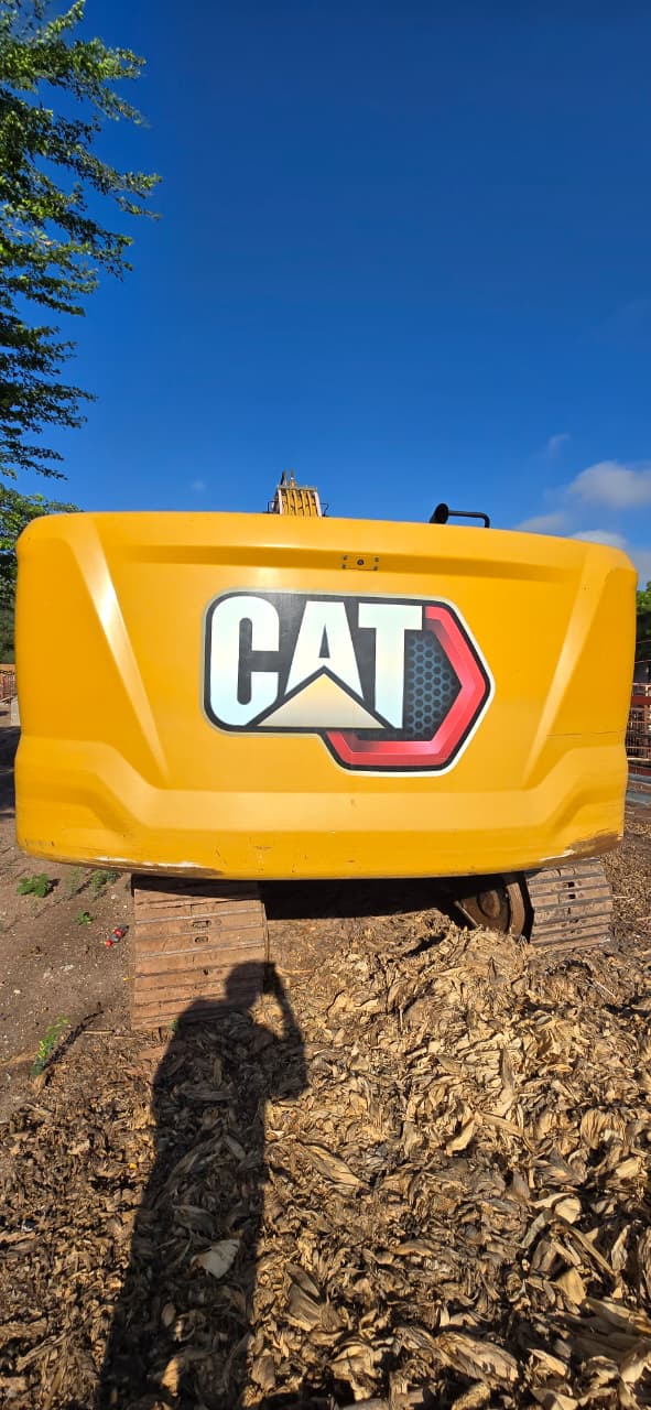 Excavadora CAT 320GC · exterior
