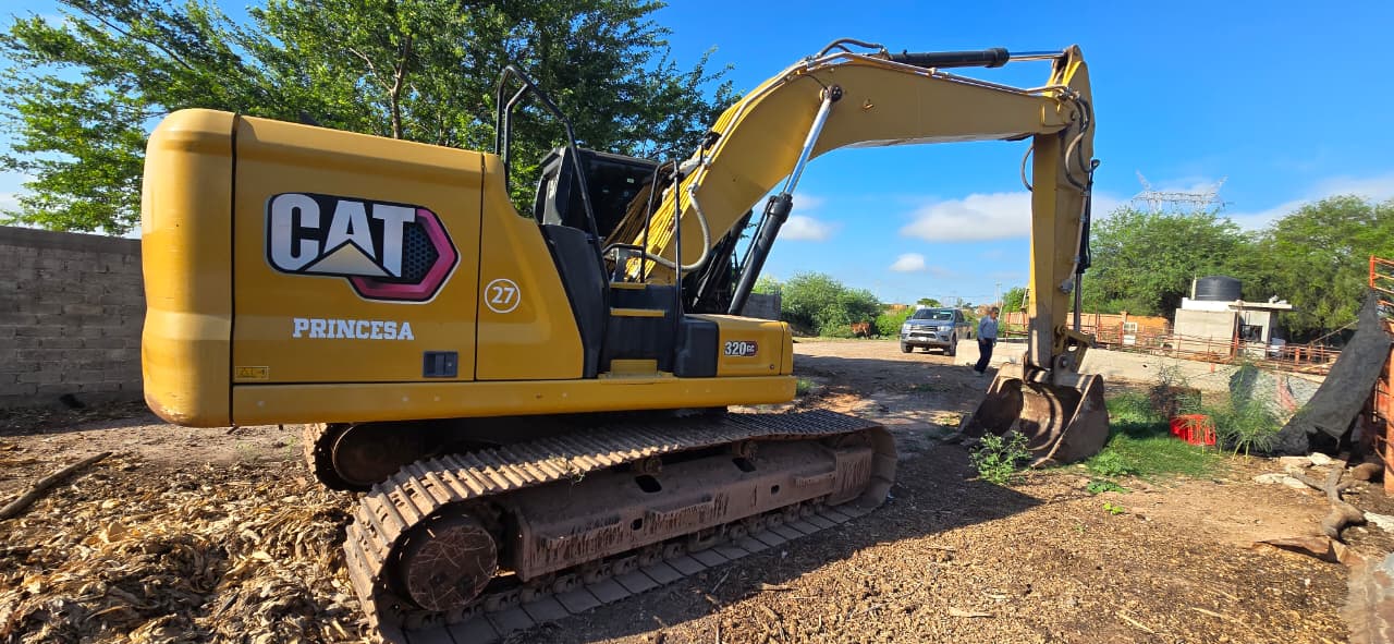 Excavadora CAT 320GC · exterior