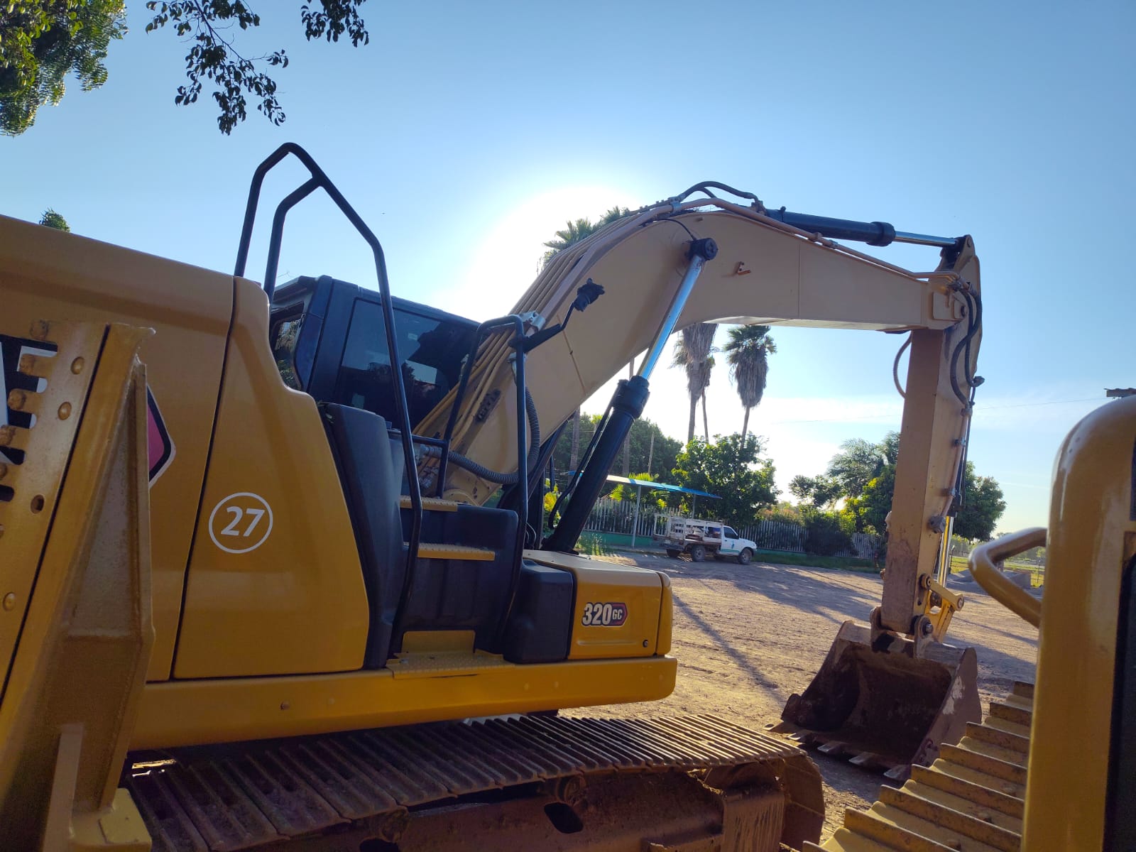 Excavadora CAT 320GC · exterior