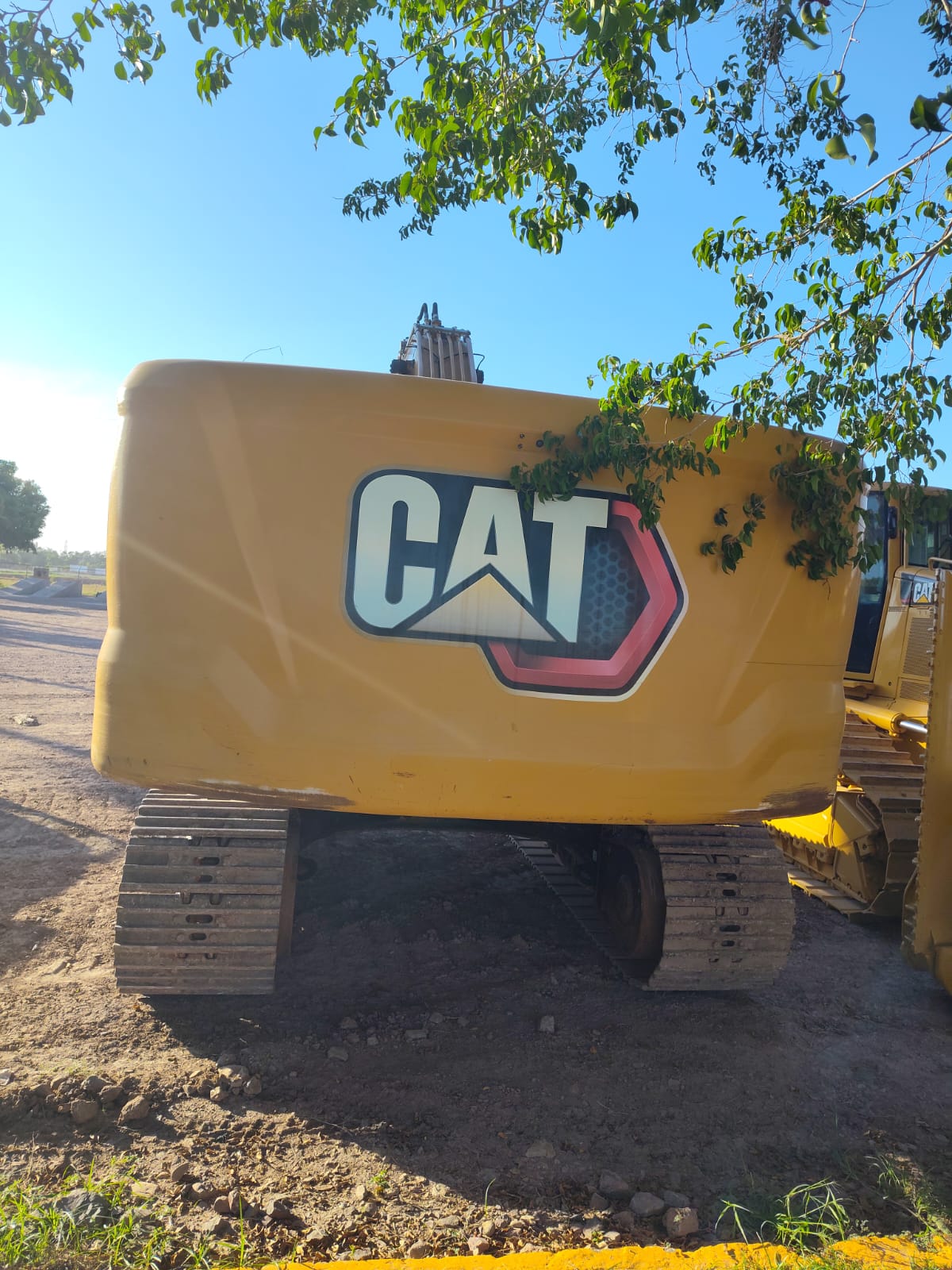Excavadora CAT 320GC · exterior