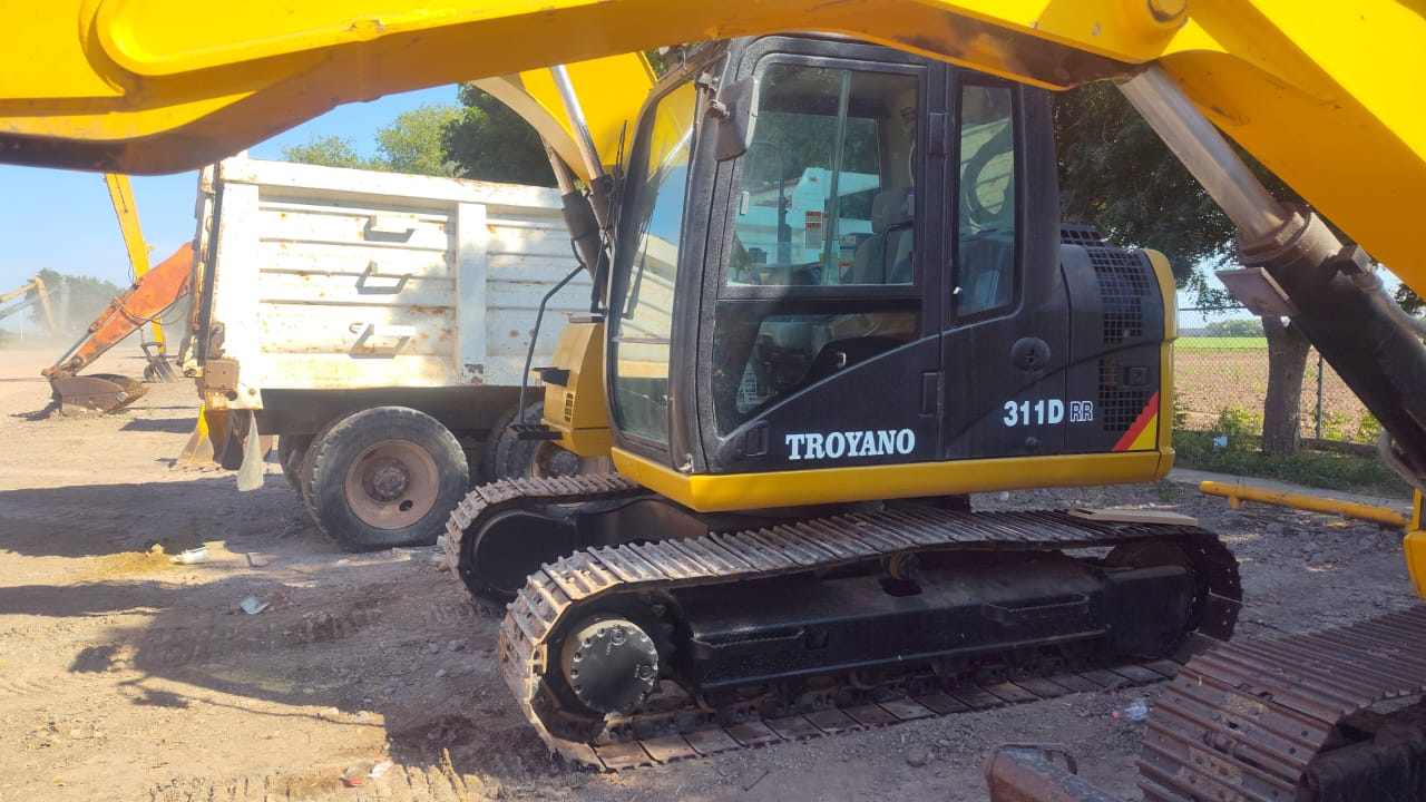 Excavadora CAT 311DRR · exterior