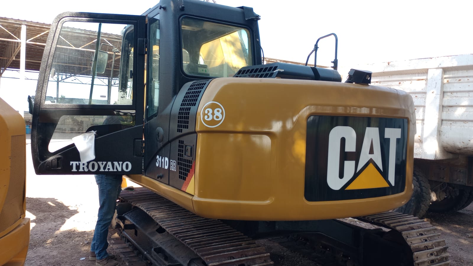 Excavadora CAT 311DRR · exterior