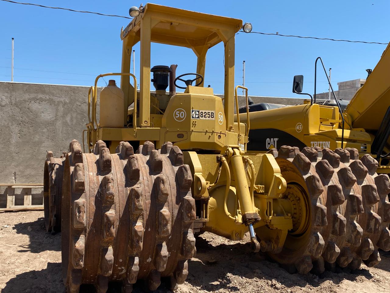 Compactador Pata de Cabra CAT 825B