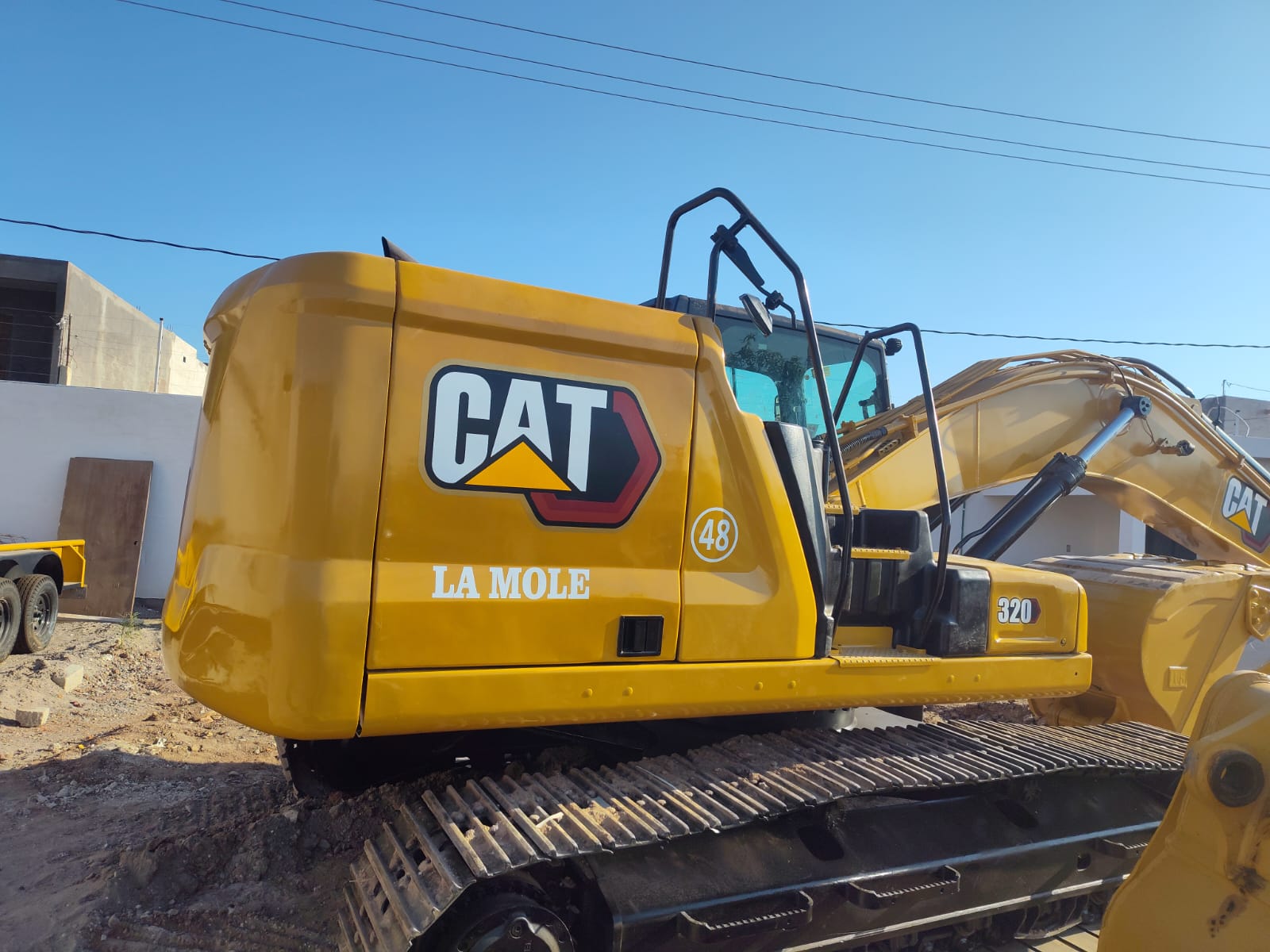 Excavadora CAT 320 · exterior