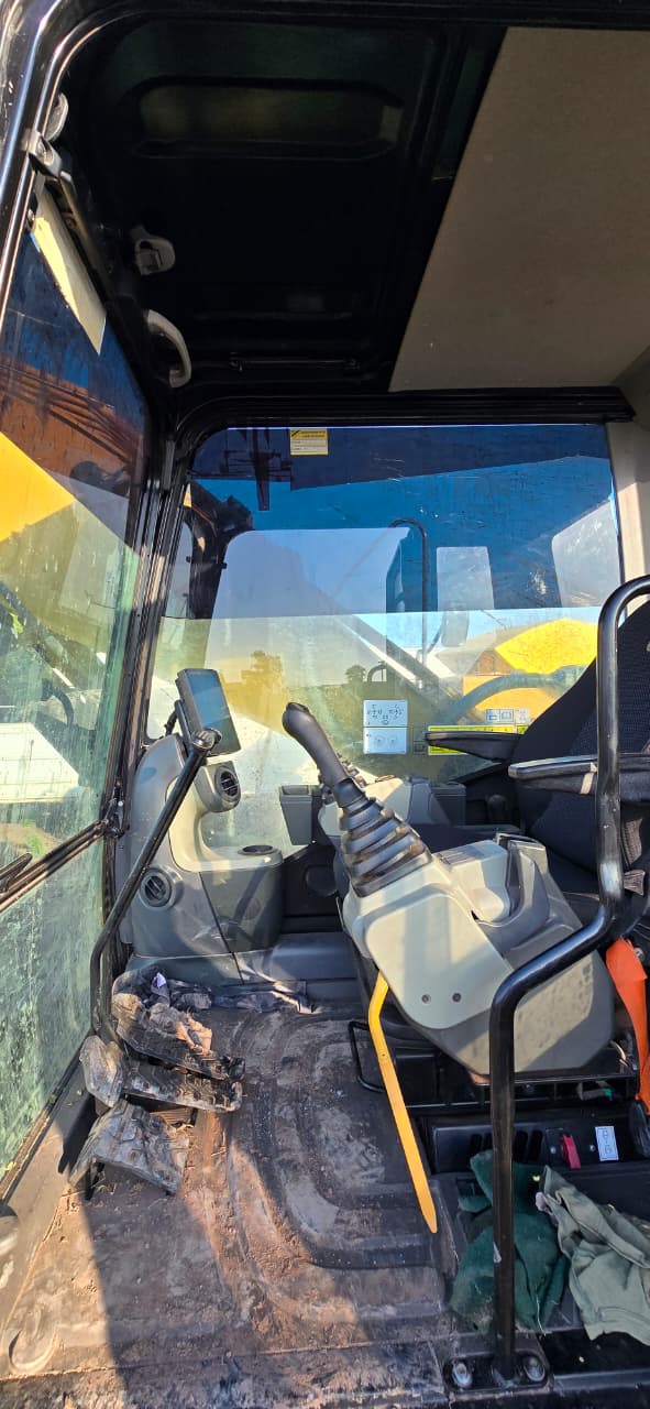 Excavadora CAT 320GX · cabina