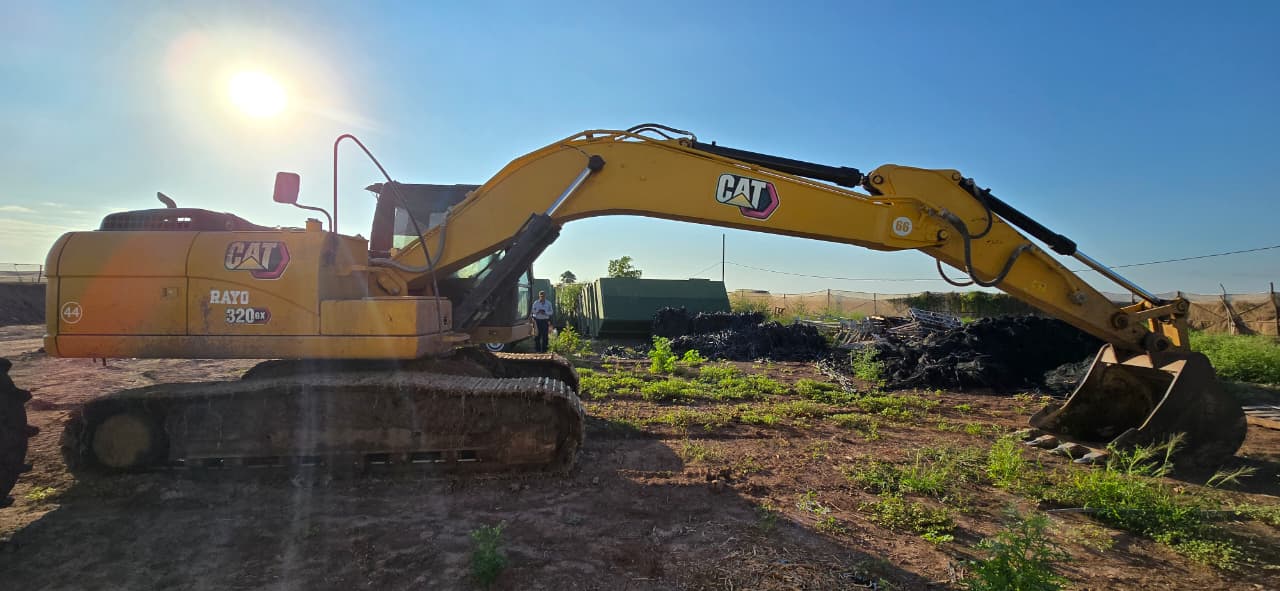 Excavadora CAT 320GX · exterior