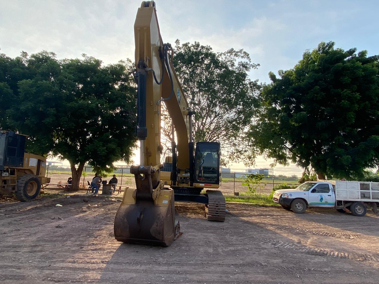 Excavadora CAT 330GC · exterior