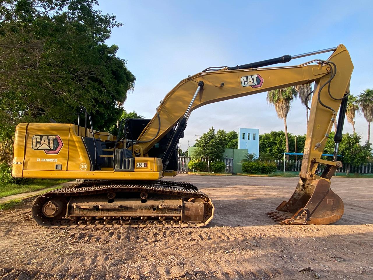Excavadora CAT 330GC · exterior