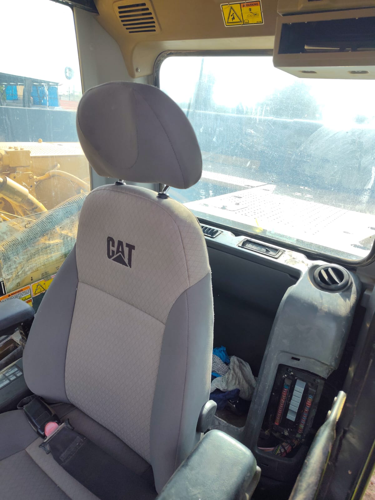 Excavadora CAT 345C · cabina
