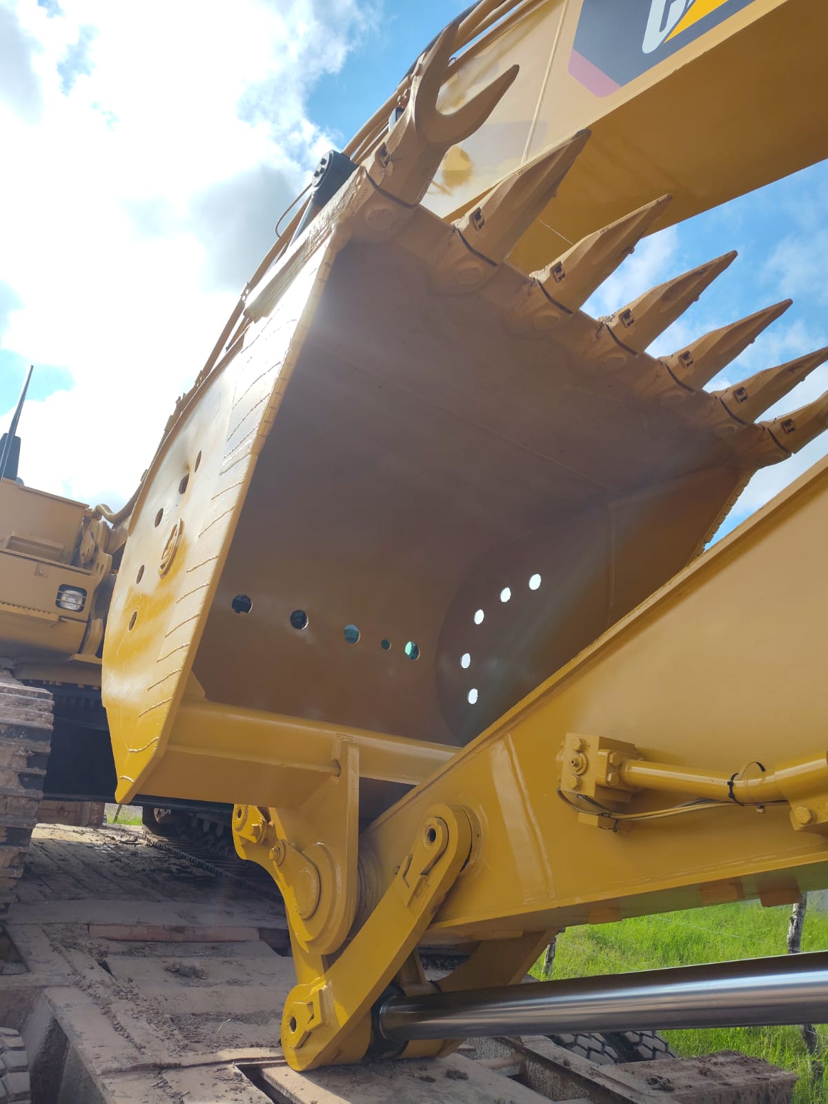 Excavadora CAT 345C · exterior