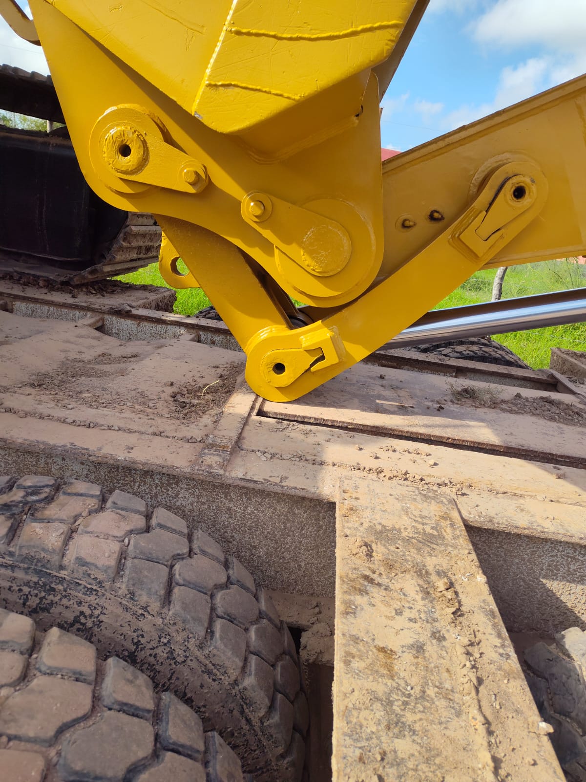 Excavadora CAT 345C · exterior