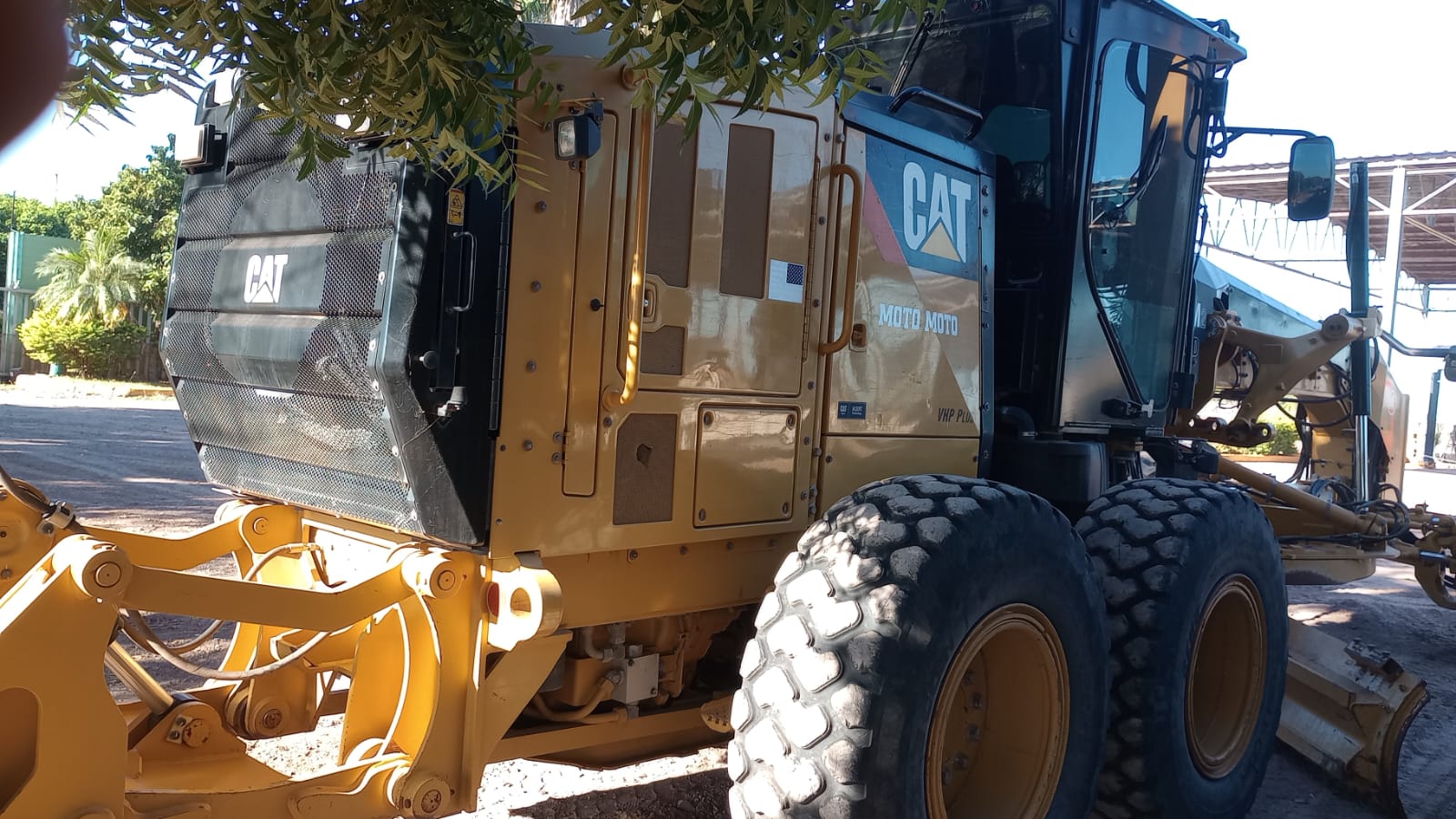 Motoniveladora CAT 120M2 con GPS Topográfico · exterior