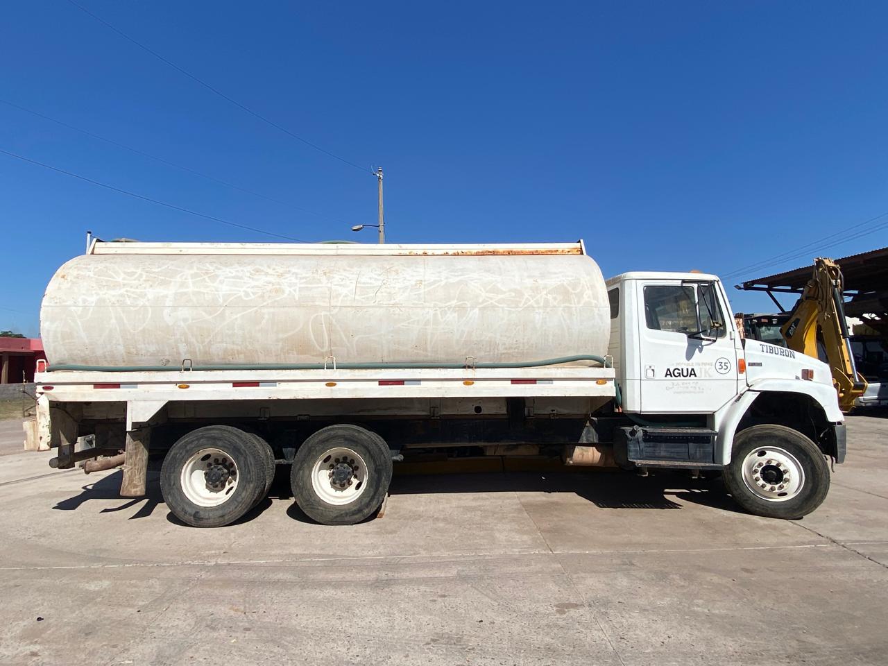 Pipa Freightliner 17 m³