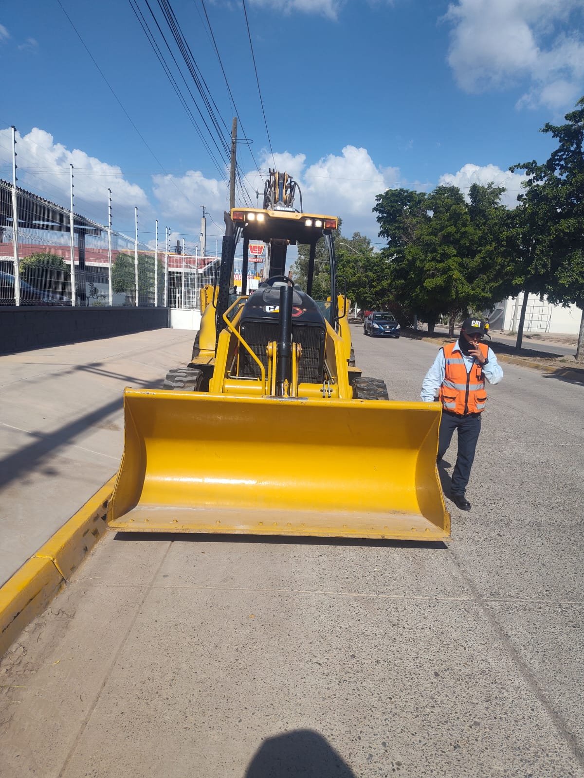 Retroexcavadora CAT 450F #1 · exterior