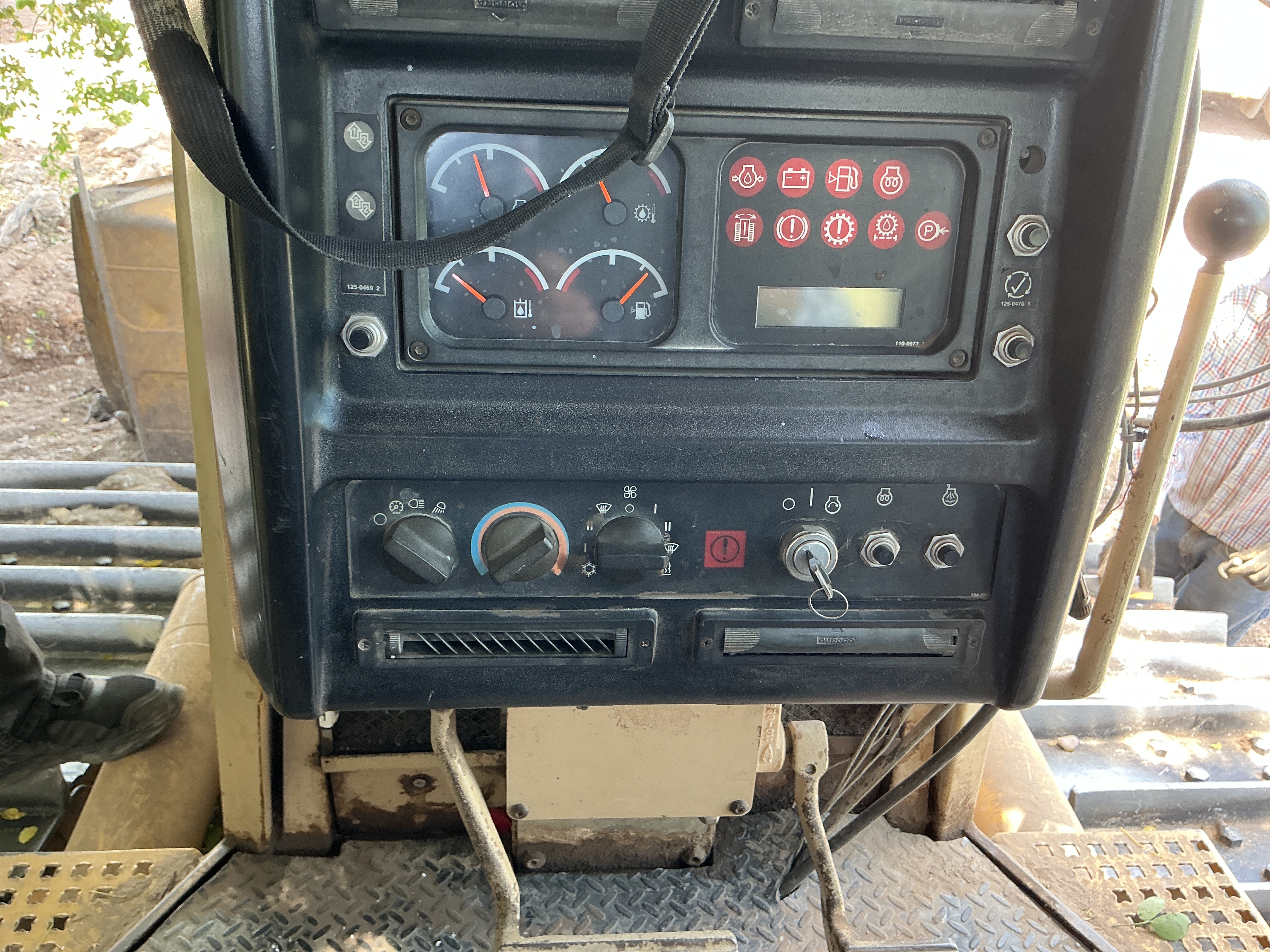 Tractor CAT D6M XL · cabina