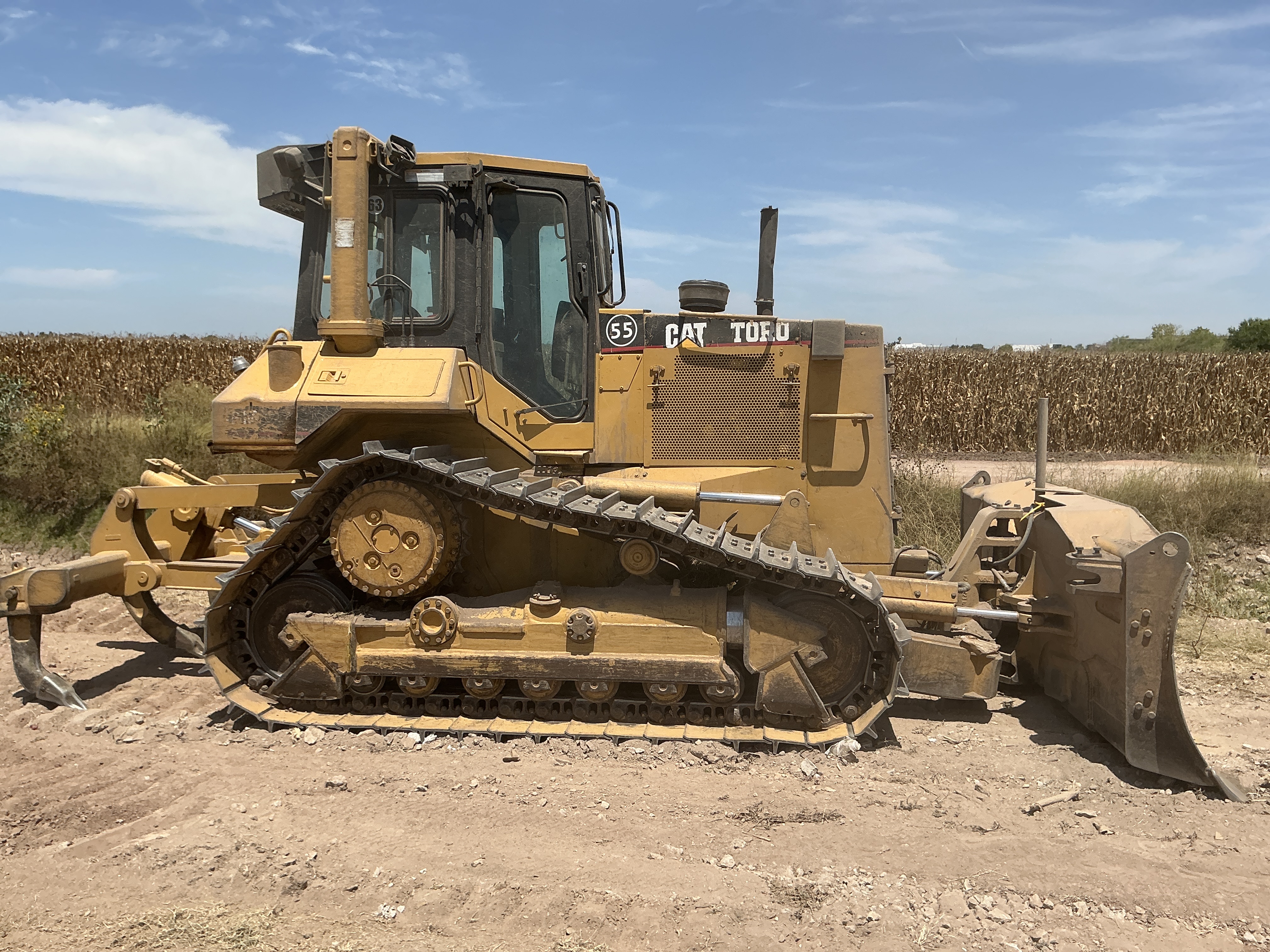Tractor CAT D6M XL · exterior