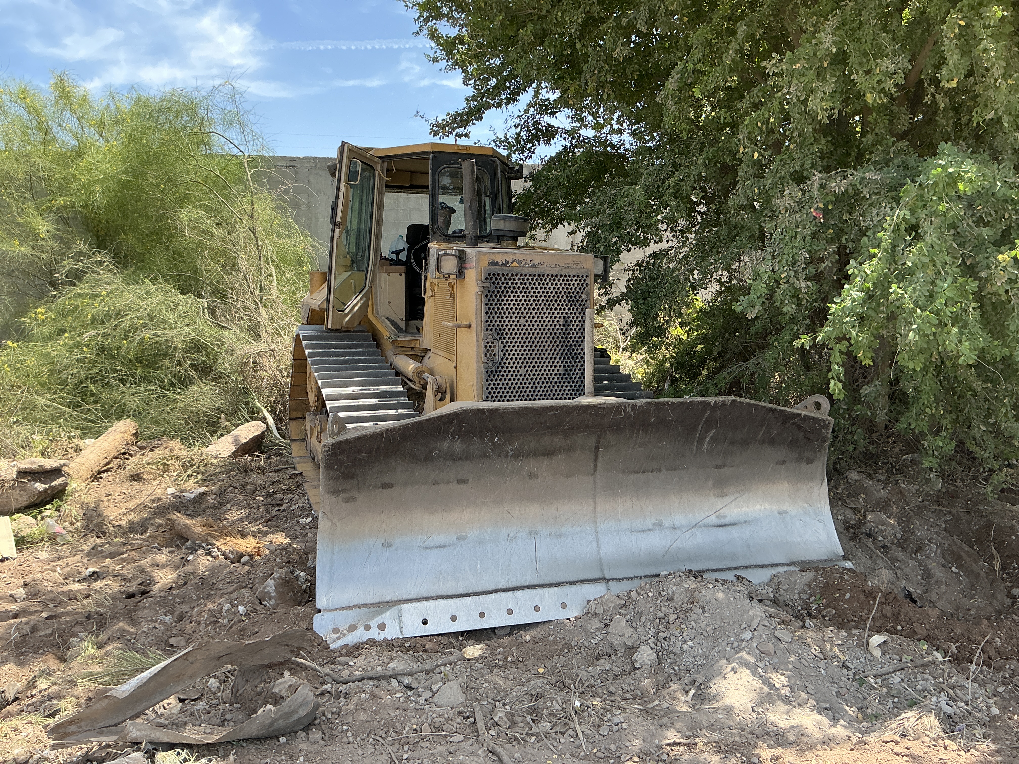Tractor CAT D6M XL · exterior