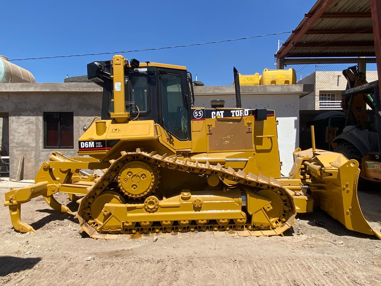 Tractor CAT D6M XL · exterior