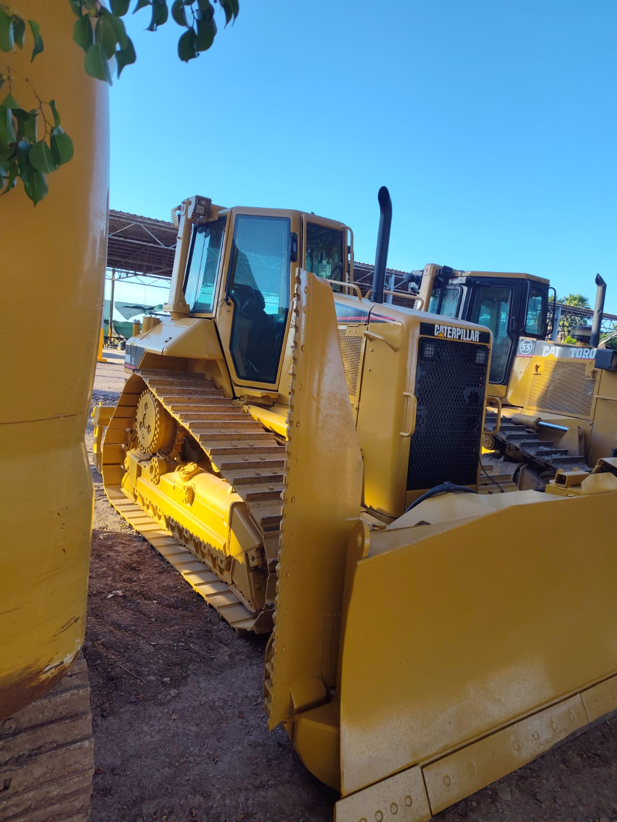 Tractor CAT D6N XL · exterior
