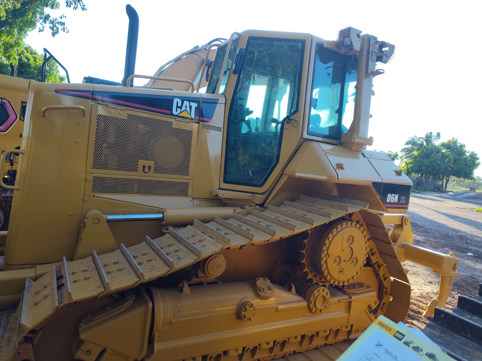 Tractor CAT D6N XL · exterior